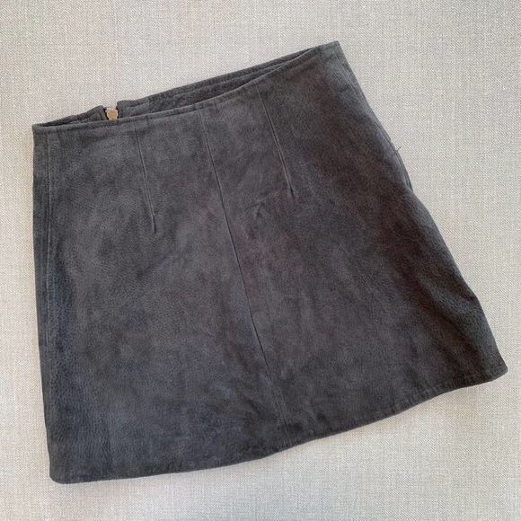 BLANK NYC Gray Suede Leather Mini Skirt Silver Tone Zipper Size 25" Waist - Picture 3 of 9